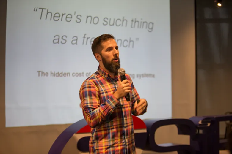 SIPA Tech Meetup #7 : Machine Learning and the Wisdom from Data