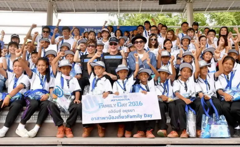 ไบรอัน สมิธ กรรมการผู้จัดการใหญ่และประธาน...