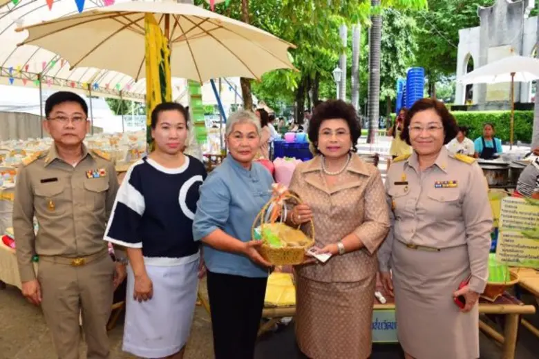 วันที่ 10 ตุลาคม 2559 เวลา 09.30 น. ดร.ฉวีรัตน์ เกษ...