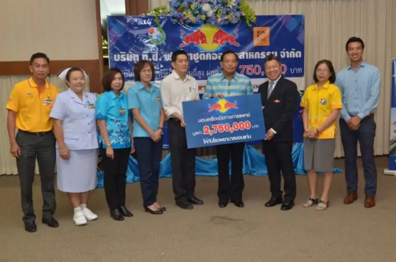คุณสมคิด รุจีปกรณ์ (ที่ 3 จากขวา) ผู้จัดก...