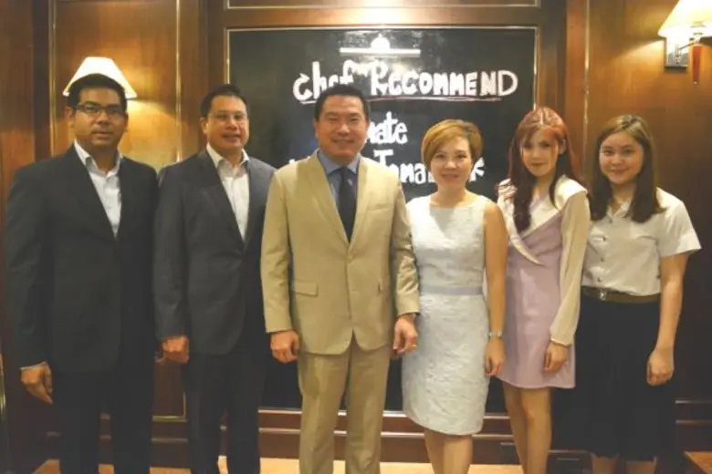 เข้าพบ: นายธิติวัฒน์ เงินนำโชคธนรัตน์ (ที่3จากซ้าย)...