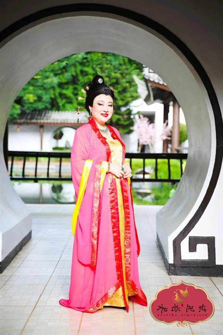 ม่านประเพณีฯ ละครเพลงสุดยิ่งใหญ่ ตระการตา แฟนละครชื่นชมพระปรีชา “พระองค์โสมฯ”