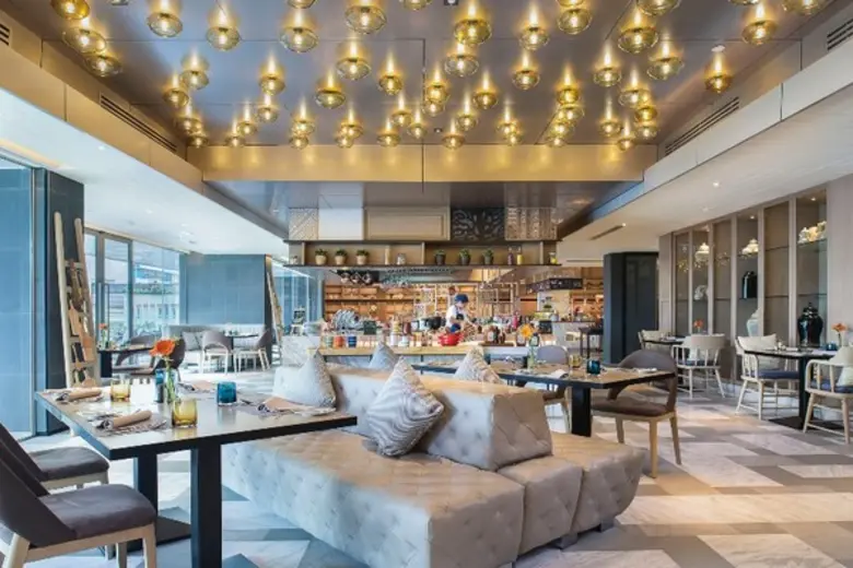 ห้องอาหารฟู๊ดเอ็กซเชนจ์ โรงแรมโนโวเทล กรุ...