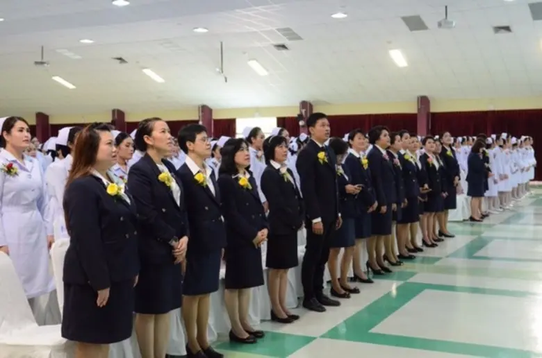 มอบเข็มวิทยฐานะการสำเร็จการศึกษา ม.คริสเตียน