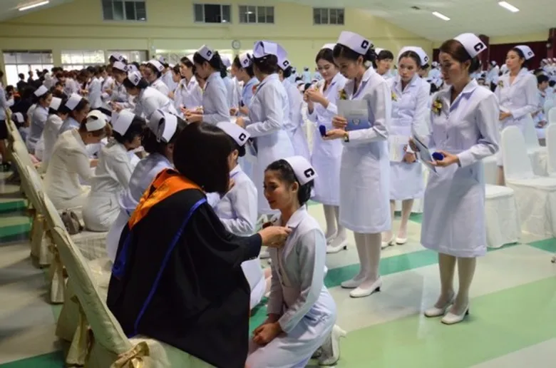 มอบเข็มวิทยฐานะการสำเร็จการศึกษา ม.คริสเตียน