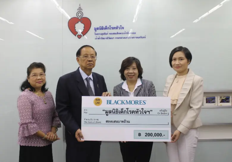 น.ส. ผุสดี สุจิตจร ผู้จัดการทั่วไป และน.ส...