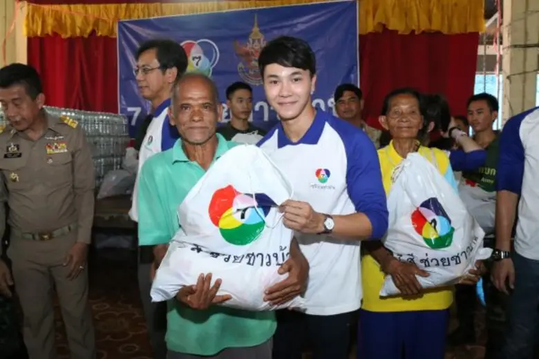 “7 สี ช่วยชาวบ้าน” ลงพื้นที่ให้กำลังใจ พร้อมแจกถุงยังชีพ ให้แก่ผู้ประสบอุทกภัยพื้นที่ภาคเหนือตอนล่าง จ.พิจิตร-จ.พิษณุโลก