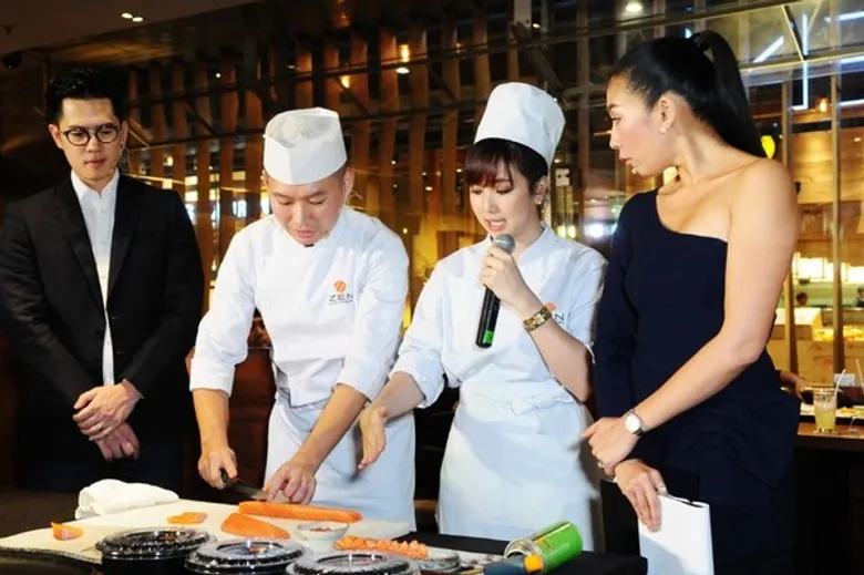 ร้านอาหารญี่ปุ่นเซ็น เปิดบ้านชวนคนดังเข้าครัวปรุง “ข้าวหน้าปลาแซลมอน 3 สไตล์”
