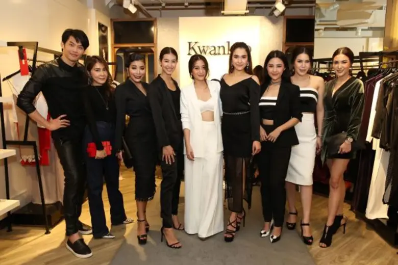 แพง- ขวัญข้าว เศวตวิมล (กลาง) เปิดตัวคอลเ...