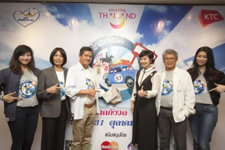 นางสาวเจนจิต ลัดพลี (กลางขวา) ผู้อำนวยการ...