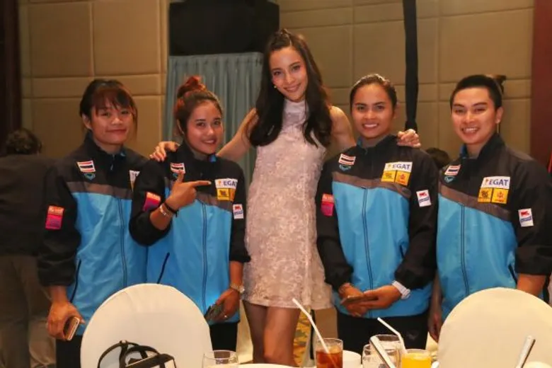 'กรีน-บิ๊กเอ็ม-แม็ค-พลอย’ แท็กทีมมอบความสุขแก่เหล่านักกีฬาทีมชาติไทย ในงาน '7 สี มอบกำลังใจ ฮีโร่โอลิมปิก - พาราลิมปิก 2016’