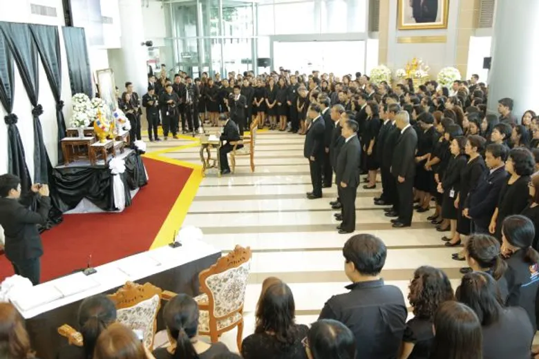 พม. จัดพิธีลงนามถวายอาลัยพระบาทสมเด็จพระเจ้าอยู่หัวในพระบรมโกศ