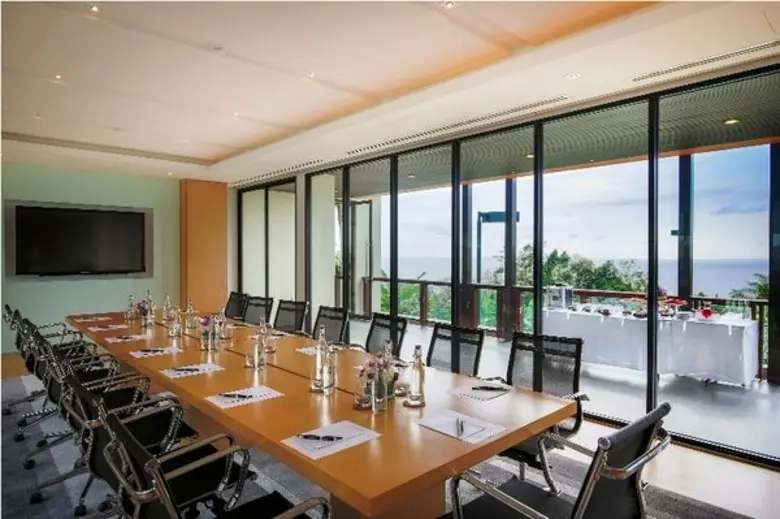 Trisara Academy ภูเก็ต จัดงานบรรยายและสัมมนาเชิงโต้ตอบหัวข้อ MANAGING DIGITAL DISRUPTIONS