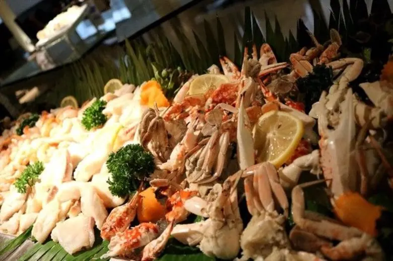 "Everyday seafood dinner buffet" ห้องอาหา...