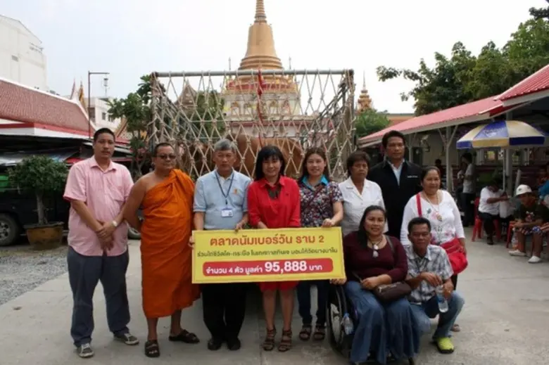 คุณพีระพงษ์ ประดิษฐ์ทอง ผู้จัดการทั่วไปฝ่ายตลาด (ที...