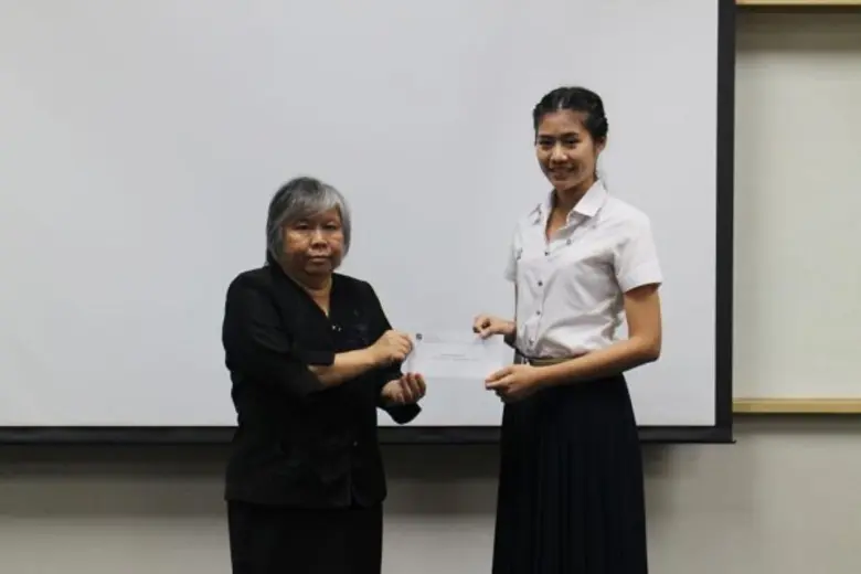 “กองทุน ถวัลย์ – ไทยพาณิชย์” มอบทุนเด็กศิลป์เรียนดี แต่ขาดทุนทรัพย์ ประจำปี 2559