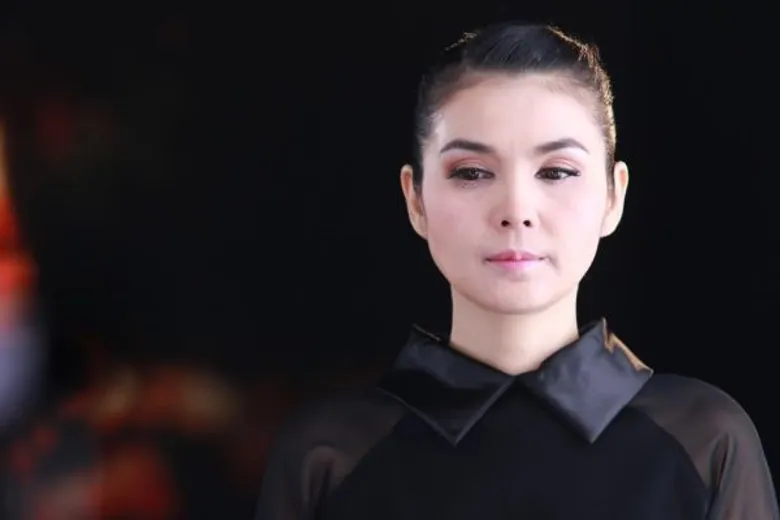 เวิร์คพอยท์ ร่วมกับ ครูชลธี ยกทัพศิลปินลูกทุ่งทั่วฟ้าเมืองไทย ถ่ายเอ็มวี เพลงฟ้าร้องไห้ แสดงความอาลัย พระบาทสมเด็จพระปรมินทรมหาภูมิพลอดุลยเดช