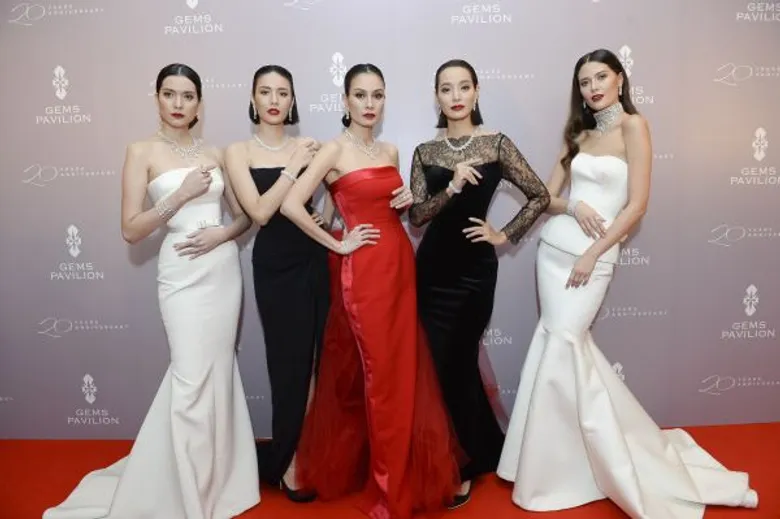 20 ปี เจมส์ พาวิลเลี่ยน ฉลองเปิดแฟล็กชิพ บูติคพร้อมอวดโฉม “The Iconic” คอลเลคชั่นใหม่ ที่สุดแห่งความประทับใจผู้หลงใหลประกายความงามจิวเวลรี่