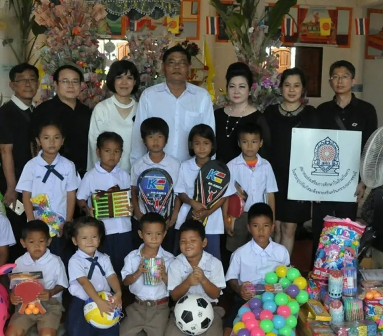 ภาพข่าว: นายกสมาคมส่งเสริมการศึกษาในถิ่นกันดาร บริจาคอุปกรณ์ให้โรงเรียนบ้านหนองทราย