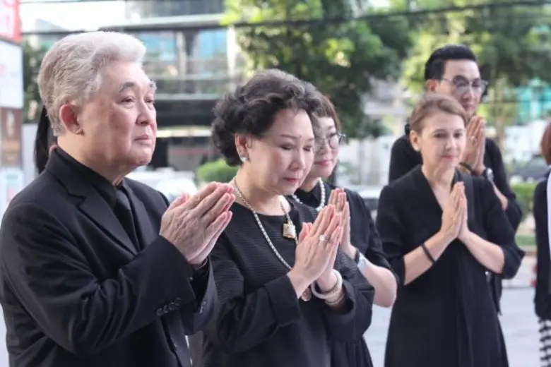 สถานีวิทยุโทรทัศน์ไทยทีวีสีช่อง 3 จัดพิธีตักบาตรถวายเป็นพระราชกุศล แด่พระบาทสมเด็จพระปรมินทรมหาภูมิพลอดุลยเดช เนื่องในวันปัณรสมวาร