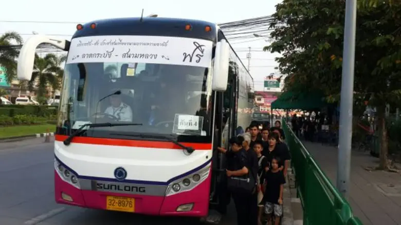 เฟิสท์ ทรานสปอร์ต จัดรถรับ-ส่ง บริการฟรี สำหรับผู้เดินทางร่วมถวายความอาลัย