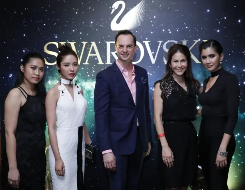 จากซ้ายไปขวา · คุณนิชานันท์ ปัญญา ผู้จัดก...