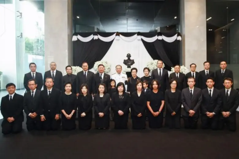 คุณเจริญและคุณหญิงวรรณา สิริวัฒนภักดี ประ...