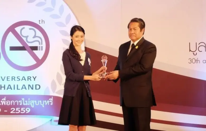“น้ำตาล” ภูมิใจ รับโล่ประกาศเกียรติคุณ งานครบรอบ 30 ปี มูลนิธิรณรงค์เพื่อการไม่สูบบุหรี่
