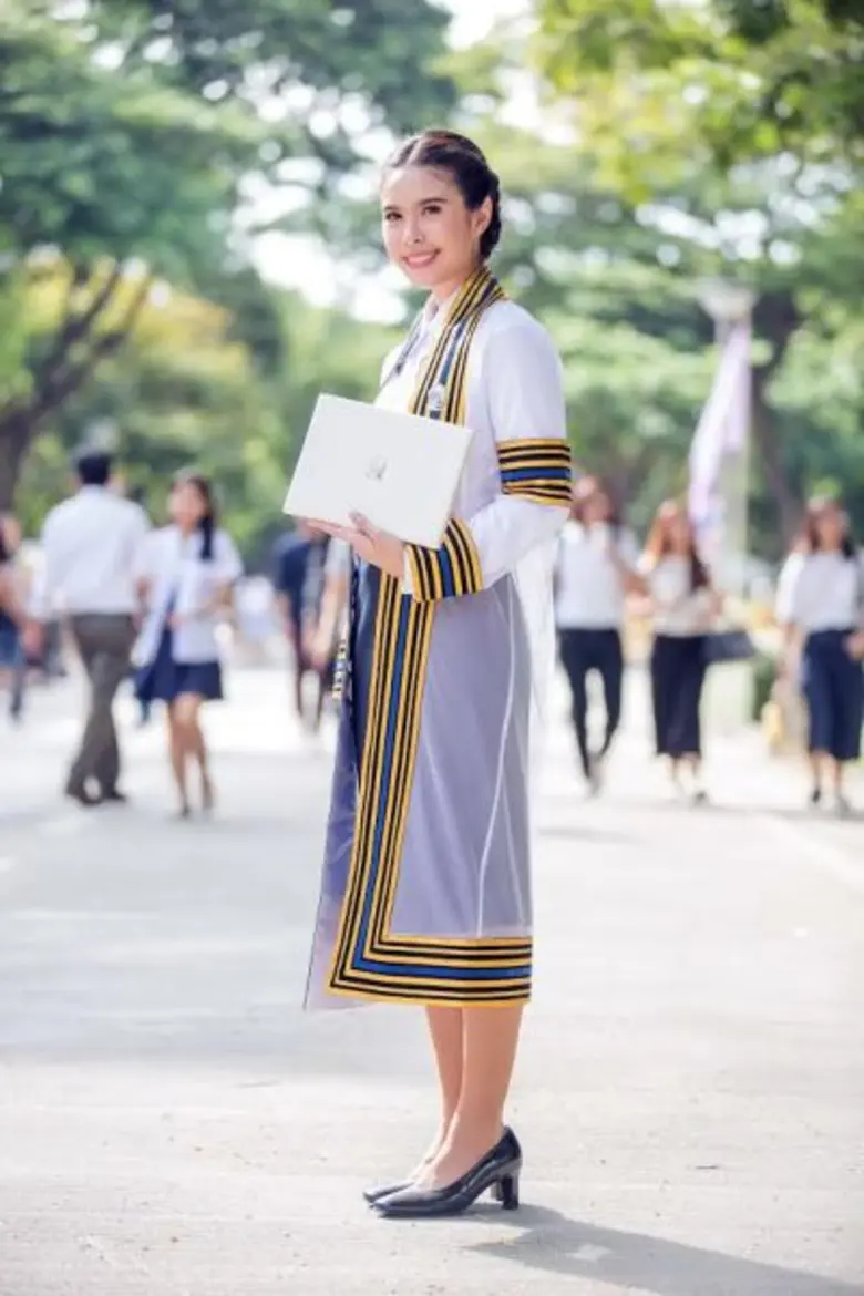 มหาบัณฑิตคนใหม่แห่งรั้วจามจุรี ดีเจ.ชาช่า...
