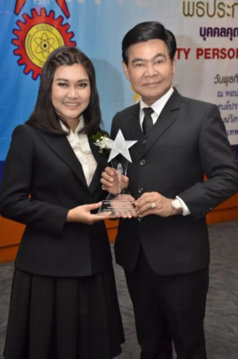 Gossip News: คุณมุ่ย – สลิลาพร กองทองมณีโรจน์ ซีอีโอหญิงเก่งแห่งมี อินฟินิตี้ (ประเทศไทย) ได้รับรางวัลบุคคลตัวอย่างในภาคธุรกิจพาณิชย์ จาก มสวท.