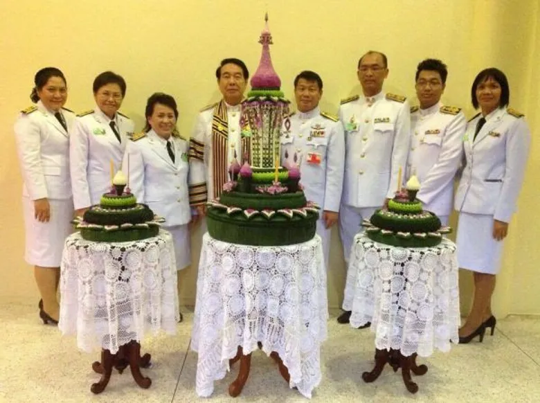 พระประทีปทรงลอย ถวายพ่อ ยังความปลาบปลื้มปีติ มิรู้ลืม ชาว มทร.ธัญบุรี