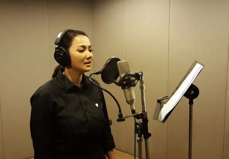 บทเพลง รักพ่อ...ไม่มีวันพอเพียง ทำ บิว กัลยาณี อาร์สยาม สะอื้นไห้ ในห้องอัด
