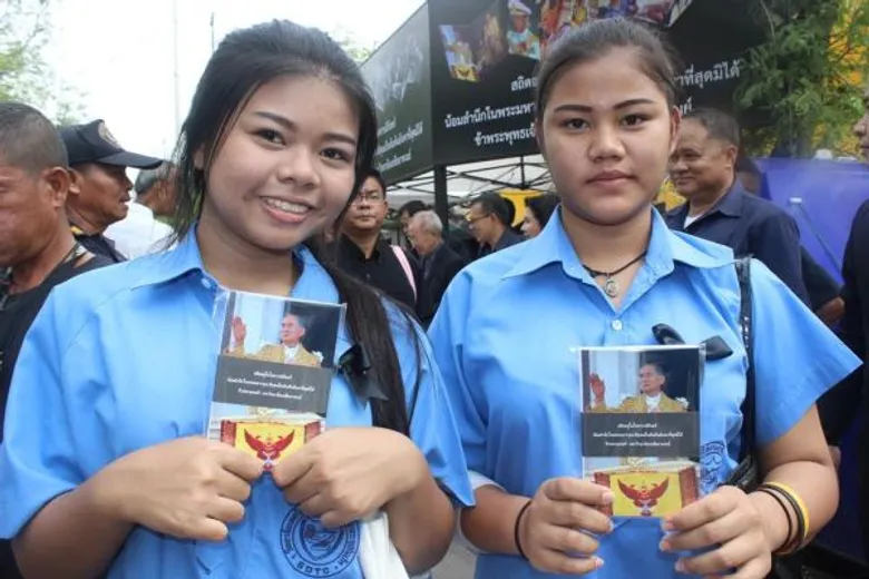 มหาวิทยาลัยเอเชียอาคเนย์จัดพิมพ์ชุดโปสการ์ดพระบรมฉายาลักษณ์ พร้อมพระราชดำรัส แจกประชาชนฟรี 100,000 ชุด