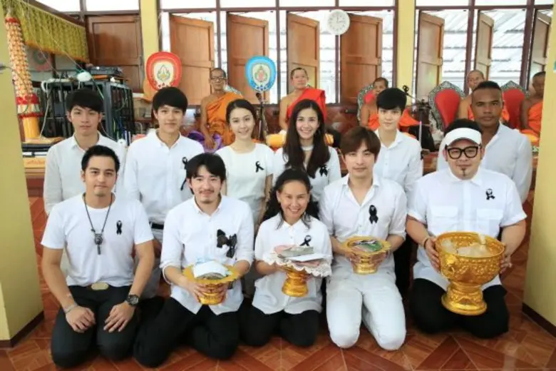“ฉอด สายทิพย์” และ “เอส วรฤทธิ์” นำทีมผู้บริหาร ดีเจ นักแสดง พนักงาน เอ-ไทม์ มีเดีย และ จีเอ็มเอ็ม 25 ทอดกฐินถวายเป็นพระราชกุศล แด่พระเจ้าอยู่หัว รัชกาลที่ 9