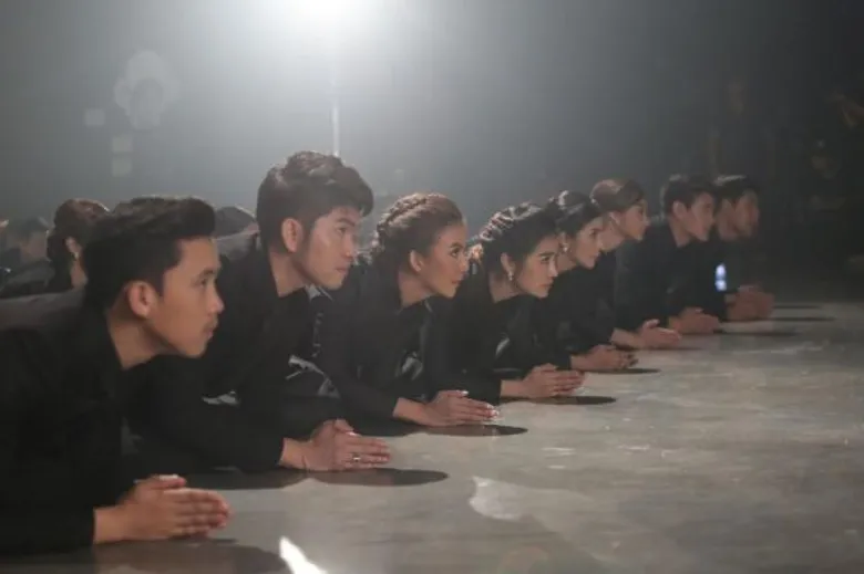 "ยกทัพศิลปินอาร์เอสและดาราช่อง 8 ร่วมถ่ายทอดความภาคภูมิใจ ผ่านMVบทเพลง รักพ่อ...ไม่มีวันพอเพียง"