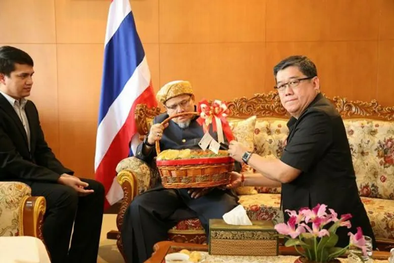 'ประธานไอแบงก์’ นำคณะเข้าพบ 'จุฬาราชมนตรี’ พร้อมรับพร"ขอให้องค์พระผู้เป็นเจ้าโปรดประทานความดีงาม ความสะดวกง่ายดายในการฟื้นฟู ธนาคารอิสลามแห่งประเทศไทยให้เจริญก้าวหน้า” ..
