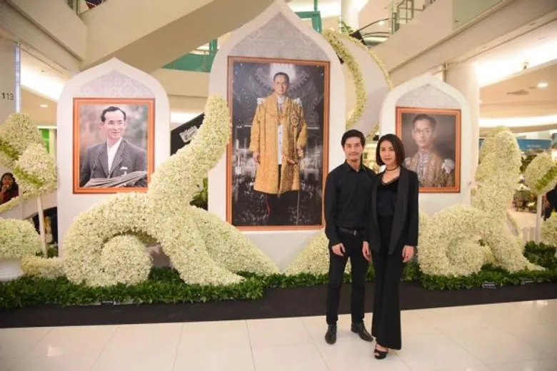 “รถเมล์-แก๊ป” ร่วมใจแจกกล้าไม้มงคล ชมนิทรรศการ “สวนของพ่อ”