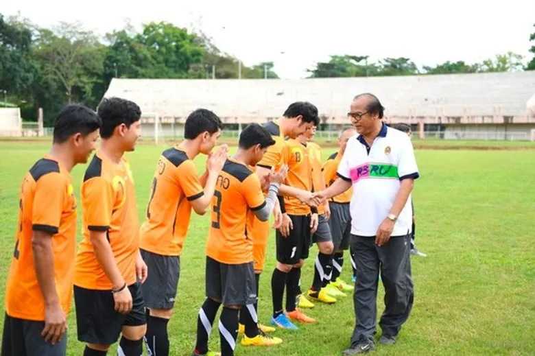 RBRU : มรภ.รำไพพรรณี ร่วมกับ สำนักงานคณะกรรมการการอุดมศึกษา อัญเชิญองค์พระกฐินพระราชทานปยังอุโบสถวัดไผ่ล้อม