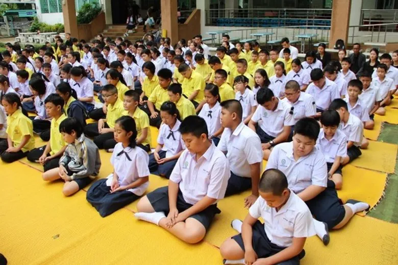 โรงเรียนสาธิตราชภัฏโคราช นำคณะครู และนักเรียน ถวายอาลัย