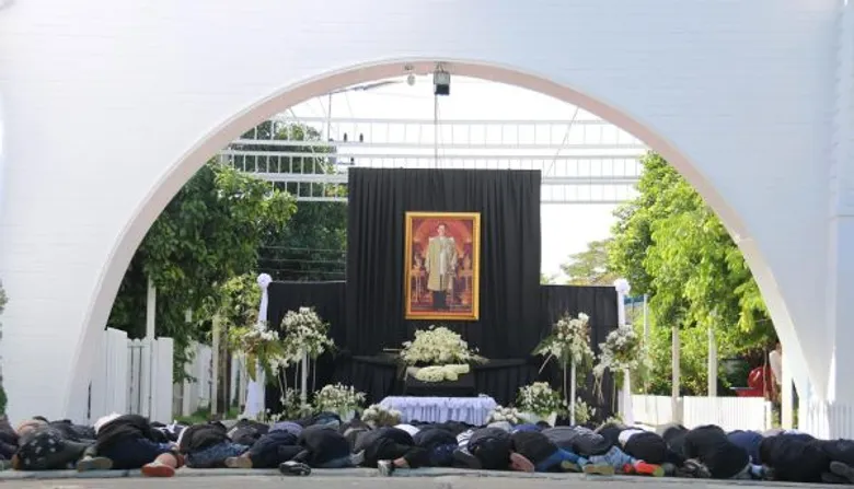 พลอยชมพู รวมตัวศิลปิน MBO ร้องเพลงพิเศษ “พ่อเล่าให้ฟัง” เพื่อรำลึกถึงคำสอนของพ่อ