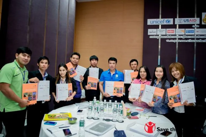 องค์การช่วยเหลือเด็ก ร่วมกับ UNICEF (องค์การยูนิเซฟ) สำนักงานคณะกรรมการการศึกษาขั้นพื้นฐาน (สพฐ.) และเครือข่ายโรงเรียนปลอดภัยในประเทศไทย จัดทำคู่มือความปลอดภัยจากภัยพิบัติในโรงเรียน