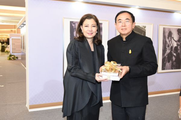 รัฐบาล โดยกระทรวงวัฒนธรรม ร่วมกับ สยามพารากอน จัดนิทรรศการ “ทรงสถิตในดวงใจไทยนิรันดร์”ชมภาพเหตุการณ์ประวัติศาสตร์จากจดหมายเหตุฉบับประชาชน ณ ไลฟ์สไตล์ ฮอลล์ ชั้น 2 สยามพารากอน 19-30 พ.ย. 59