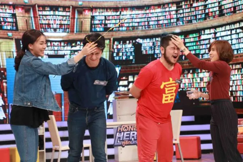 ทีวีไกด์: รายการ "Honey Hero คู่รักนักสู้" “รุ้ง หนูหิ่น-เอ เชิญยิ้ม” ขอเล่นใหญ่ ใบ้คำสุดฮา ปะทะ “หยวน–จอย ชวนชื่น”