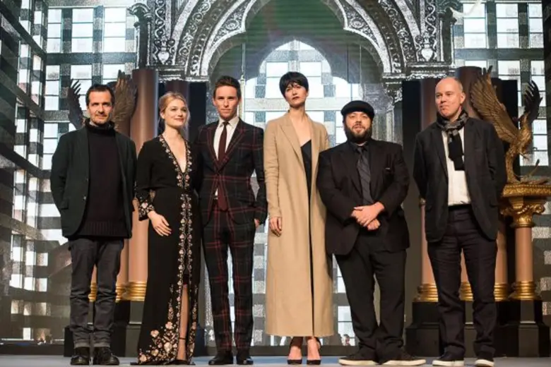 เอ็ดดี้ เรดเมย์น พร้อม 3 นักแสดงนำและผู้กำกับร่วมโปรโมทภาพยนตร์ Fantastic Beasts and Where To Find Them ที่ จีน แฟนคลับร่วมงานคับคั่ง