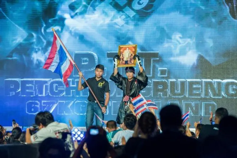 อีซูซุยินดีกับ “ป.ต.ท. เพชรรุ่งเรือง” และ “แสนชัย พี.เค.แสนชัยมวยไทยยิม” คว้าชัยเข้าสู่รอบชิงชนะเลิศ “THAI FIGHT 2016” ชิงชัยเสาร์ที่ 24 ธันวาคม ศุกนี้