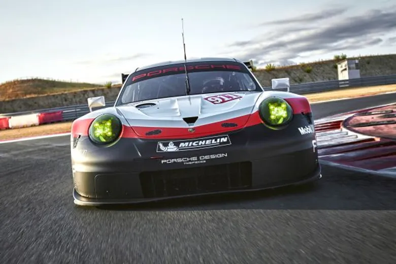ปอร์เช่ 911 อาร์เอสอาร์ (911 RSR) ใหม่