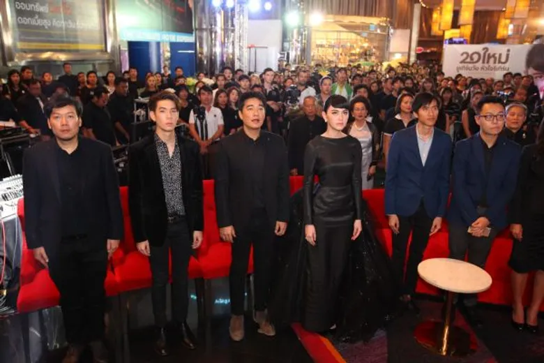 Movie Guide: รอบปฐมทัศน์ภาพยนตร์ “20 ใหม่ ยูเทิร์นวัย หัวใจรีเทิร์น” สุดเซอร์ไพรส์ ใหม่โชว์เพลง ทุกเสียงชื่นชมยกนิ้วให้ หนังดี ดูสนุก สร้างรอยยิ้มและความประทับใจกันทั่วหน้า