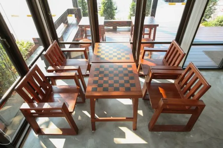 พีที มุ่งสร้างสัมมาชีพ สนับสนุนศิษย์พระดาบส จัดทำเฟอร์นิเจอร์สู่ร้านกาแฟพันธุ์ไทย