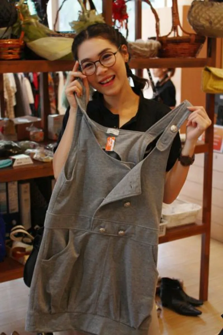 ไทย ซีซีทีวี เป็นสื่อกลางมอบเสื้อผ้าที่ร้านปันกัน ให้กับมูลนิธิยุวพัฒน์