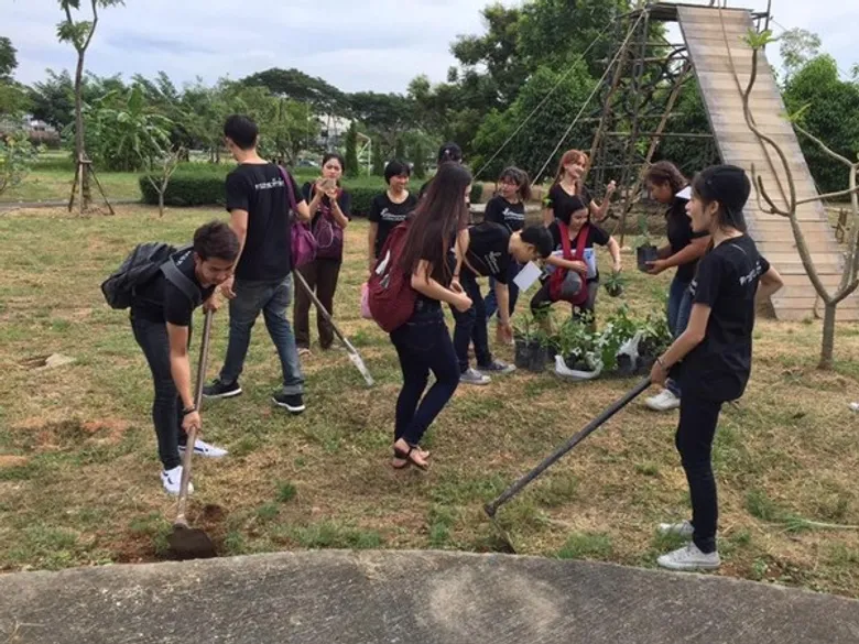 SPU : ชมรมพัฒนาแหล่งท่องเที่ยว ม.ศรีปทุม เดินตามแนวพระราชดำริ เรียนรู้ปรัชญาเศรษฐกิจพอเพียง